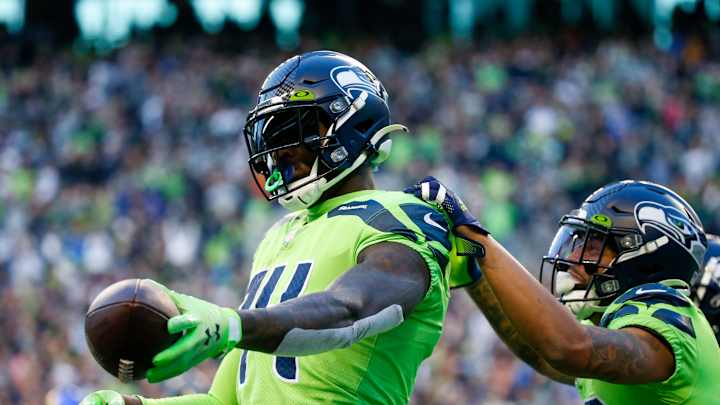 Seahawks WR DK Metcalf Shares Photo of Left Foot in Walking Boot