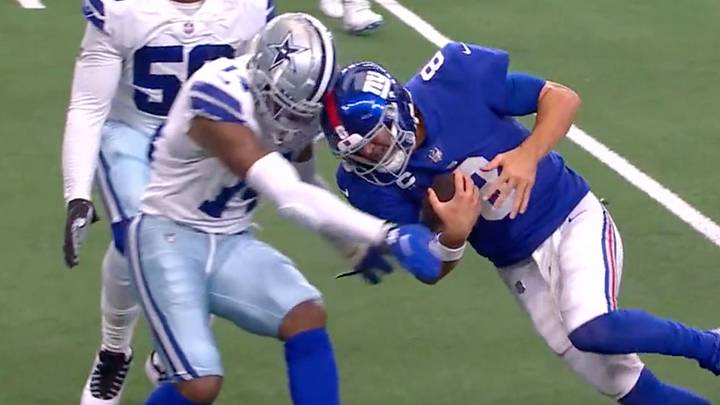 Daniel Jones Carted to Locker Room After Hit to Head vs. Cowboys