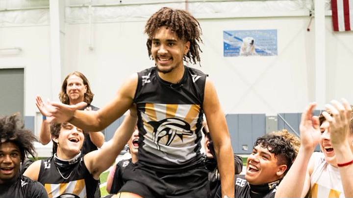 Huskies Offer Another Tall Receiver From Arizona
