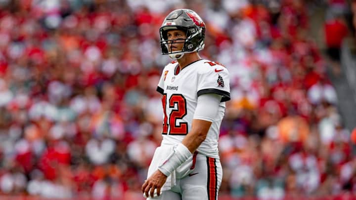 Buccaneers: Tom Brady Named NFC Offensive Player of the Week