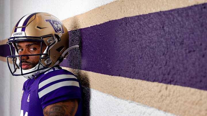 Huskies Haven't Played Like Champs, But They'll Dress Like Them for UCLA