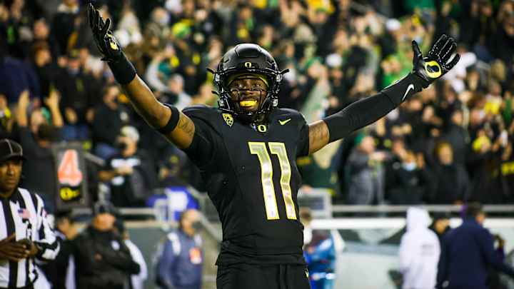 No. 9 Oregon Squeaks Past California 24-17 in Down-to-the-Wire Thriller No. 9 Oregon Squeaks Past California 24-17 in Down-to-the-Wire Thriller