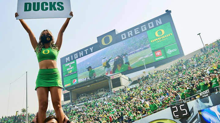 Cal Football: Oregon Game Thread - No. 9 Ducks Hold Off Bears 24-17 in Thriller