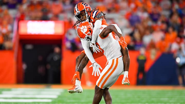 Tony Elliott: Clemson Offense Still 'Shooting Ourselves in the Foot' Tony Elliott: Clemson Offense Still 'Shooting Ourselves in the Foot'