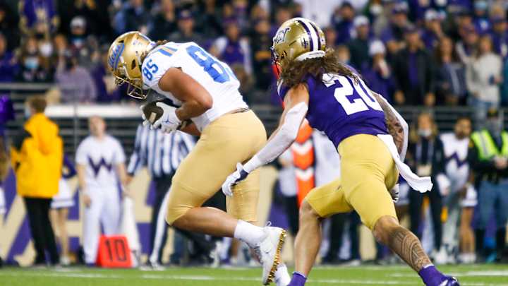 Late Touchdown, Interception Help UCLA Football Best Washington in Seattle