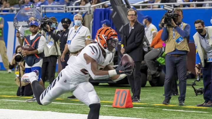 Watch: Joe Burrow Throws 24-Yard Touchdown to Chris Evans on Bengals' Opening Drive