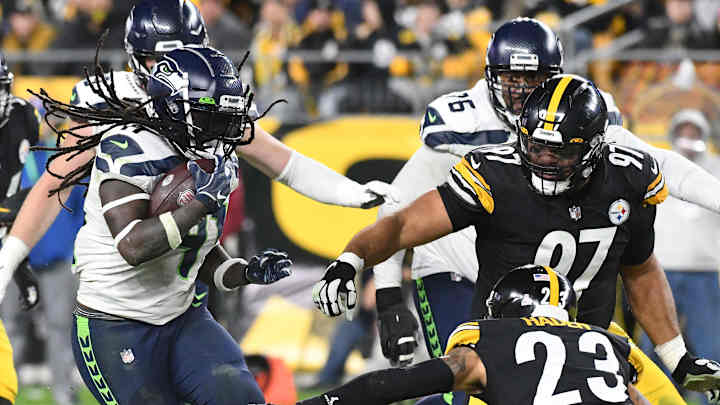 Alex Collins' Epic Performance Marred by Late-Game Injuries vs. Steelers Alex Collins' Epic Performance Marred by Late-Game Injuries vs. Steelers