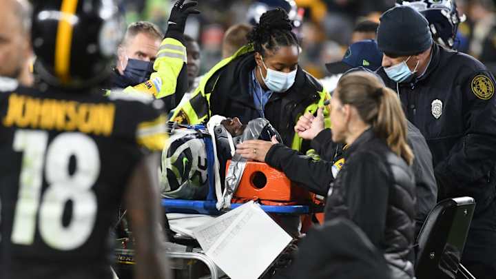 Seahawks Receive 'Really, Really Positive' Report on Injured LB Darrell Taylor