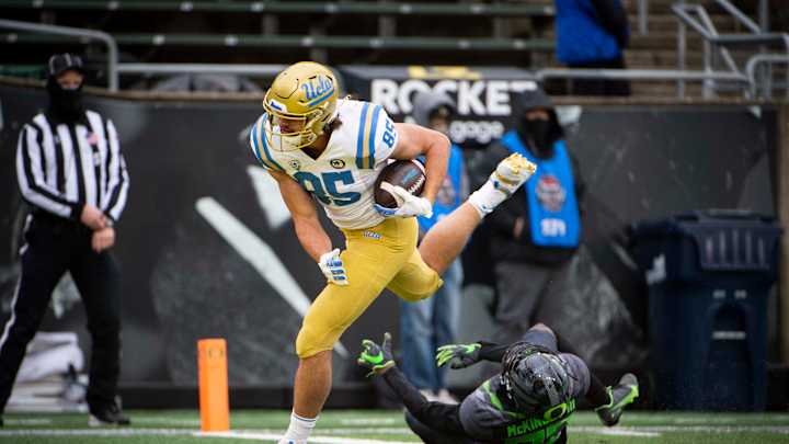 Premier Pac-12 Showdown Between UCLA Football, Oregon Under National Spotlight