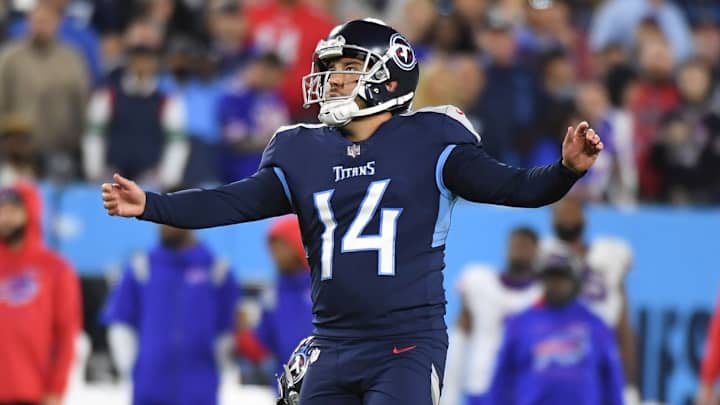 Thursday Injury Report: Bullock Shrugs off Shoulder Issue