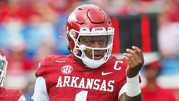 KJ Jefferson's Biggest Job in Razorbacks' New Offense KJ Jefferson's Biggest Job in Razorbacks' New Offense