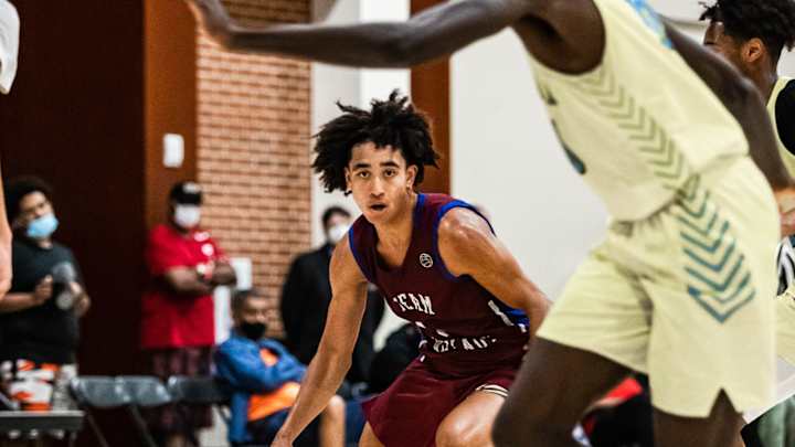 Elite High School Prospects Forced to Focus on Marketing as NIL Heats Up