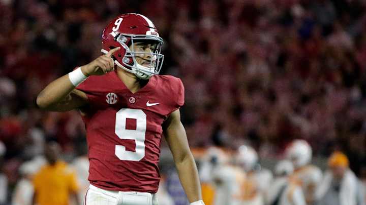 Georgia, Cincinnati Remain Atop AP Top 25 While Alabama Moves Up Rankings Georgia, Cincinnati Remain Atop AP Top 25 While Alabama Moves Up Rankings