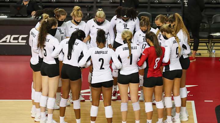 No. 2 Louisville Volleyball Downs No. 4 Pitt
