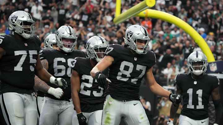 Raiders TE Foster Moreau Stepped Up With Darren Waller Out