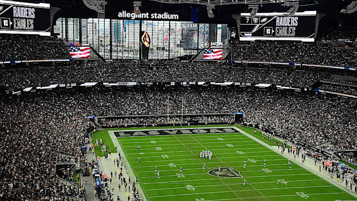 Raiders Dominate Eagles, 33-22 Raiders Dominate Eagles, 33-22