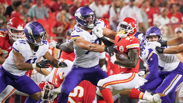 Kenny Willekes Might Be Ahead of Patrick Jones II in Battle to Take Stephen Weatherly's Snaps