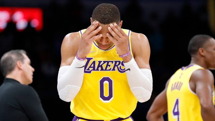 Lakers Blow 26-Point Lead, Lose to Thunder As LeBron Sits Lakers Blow 26-Point Lead, Lose to Thunder As LeBron Sits