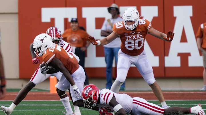 Balanced Texas Offense Could Use "Other" Robinson's Speed