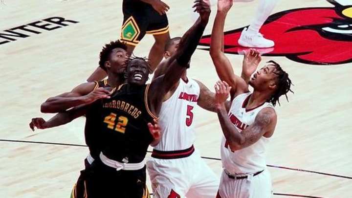 Louisville Handles Kentucky State in First Exhibition Matchup Louisville Handles Kentucky State in First Exhibition Matchup