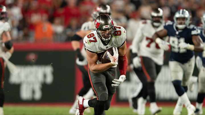 Buccaneers TE Rob Gronkowski's Return is Meaningful in More Ways than One