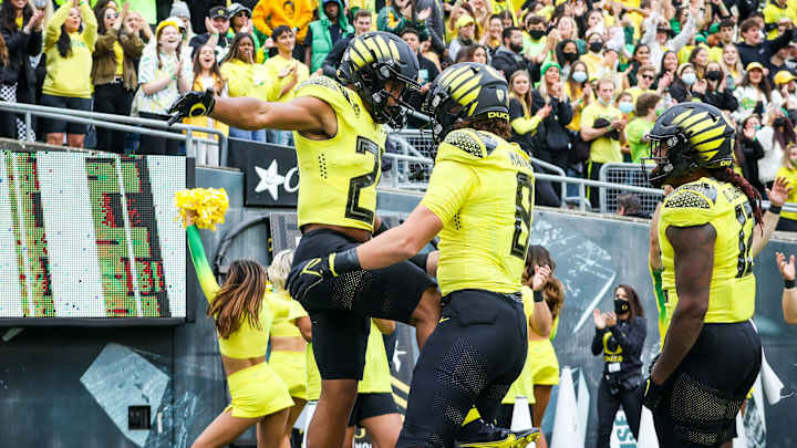 Oregon Stays at No. 7 in Week 10 AP Top 25 Poll