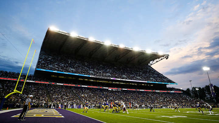 Injuries Begin to Pile Up at Alarming Rate for Huskies Injuries Begin to Pile Up at Alarming Rate for Huskies