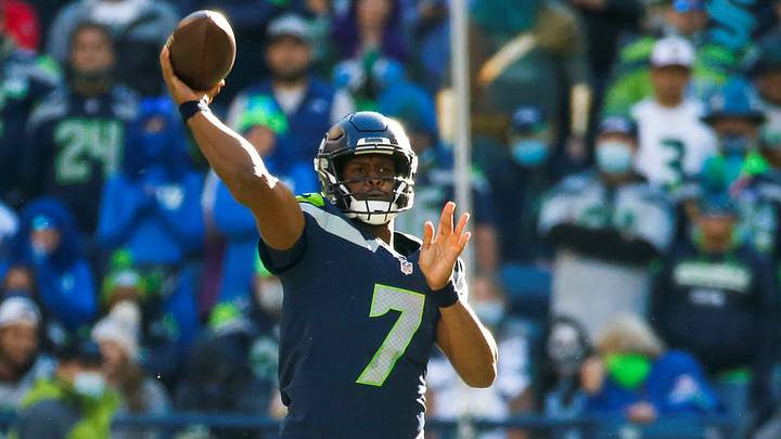 Report: Seahawks Re-Sign Veteran QB Geno Smith