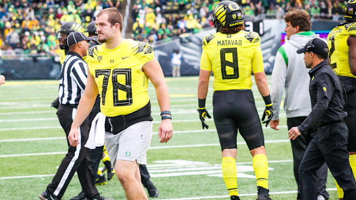 Oregon Center Alex Forsyth Trending Toward Return, Safety Steve Stephens IV 'Progressing Cautiously' Ahead of Washington