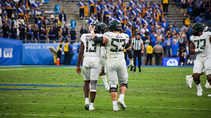 Oregon Ducks Lineman Ryan Walk Injured vs. Washington Oregon Ducks Lineman Ryan Walk Injured vs. Washington