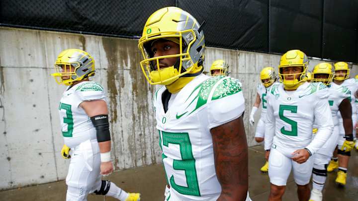 Halftime Thoughts: No. 4 Oregon Leading Washington Despite Ugly Game Halftime Thoughts: No. 4 Oregon Leading Washington Despite Ugly Game