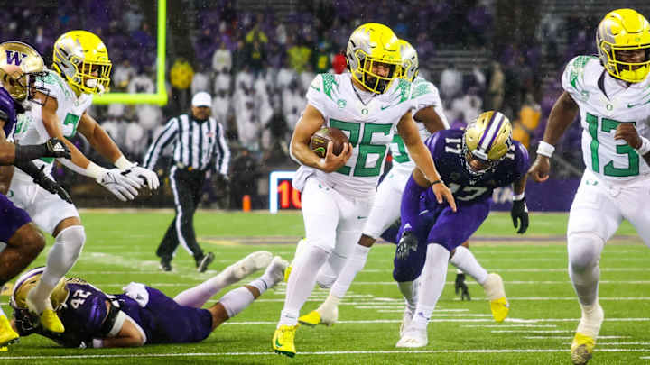 Former Oregon Running Back Travis Dye Commits to USC