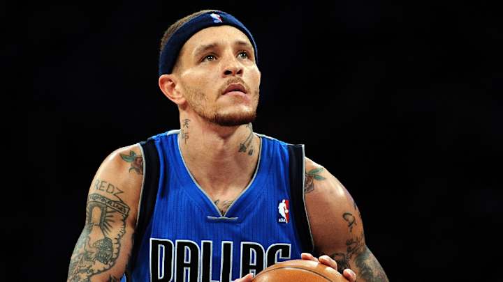 Mavs Ex Delonte West Explains Panhandling: 'I'm Between Jobs, I've Got Children'