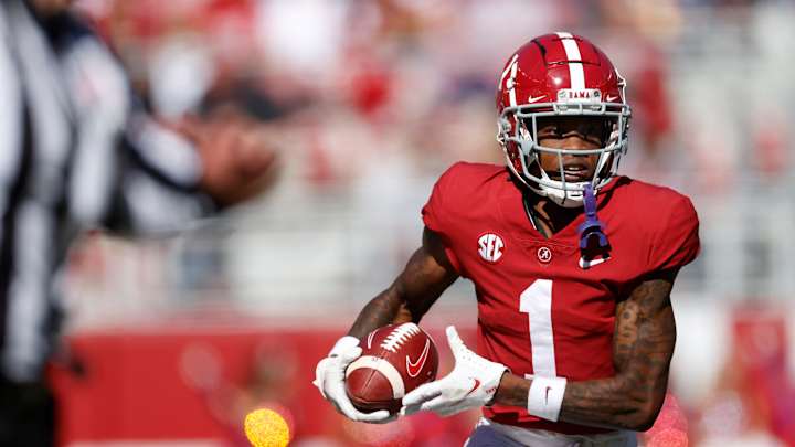 Alabama WR Jameson Williams Suffers Knee Injury During National Championship Game Alabama WR Jameson Williams Suffers Knee Injury During National Championship Game