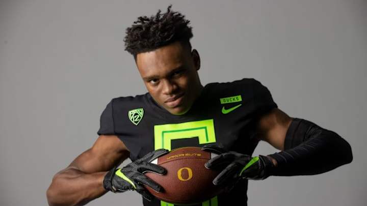 2022 Linebacker Devon Jackson Signs with Oregon