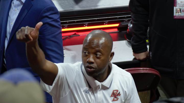 Men's Basketball Falls To URI In Sunshine Slam Third Place Game