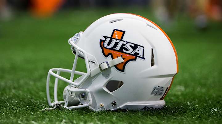 UTSA Remains Undefeated on Game-Winning Play After Fumbled Snap, Tipped Pass UTSA Remains Undefeated on Game-Winning Play After Fumbled Snap, Tipped Pass