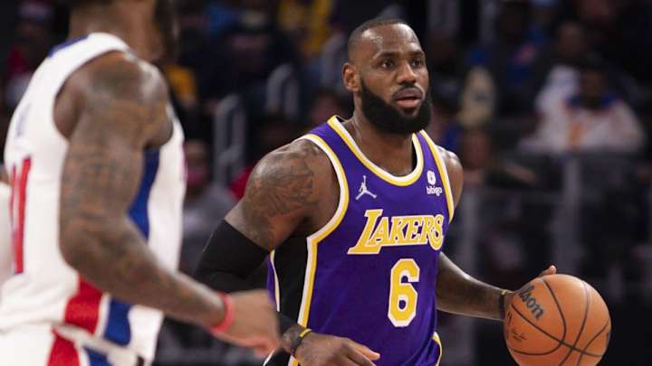 Look: LeBron James Ejected for Punching Pistons Isaiah Stewart