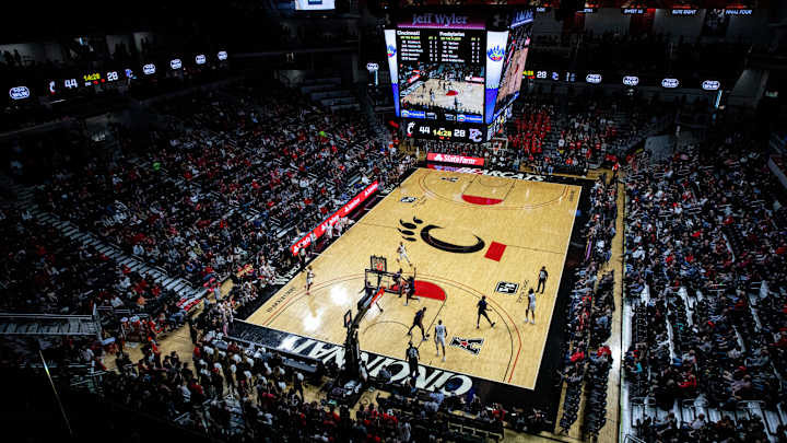 Game Preview: UC Takes on Illinois in Hall of Fame Classic