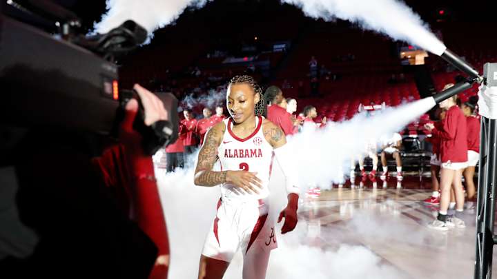 Alabama Women's Basketball Earns First SEC Win, Defeats Auburn 56-53