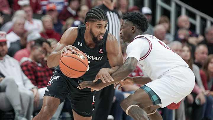 Three Man Weave: Bearcats Suffer First Loss in Tight Battle With Arkansas 73-67