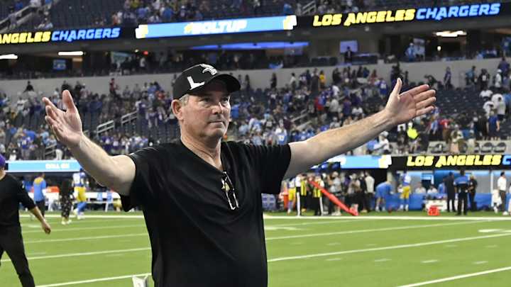 NFL Fans Stunned, Admire Vikings Coach Mike Zimmer For Dating Model