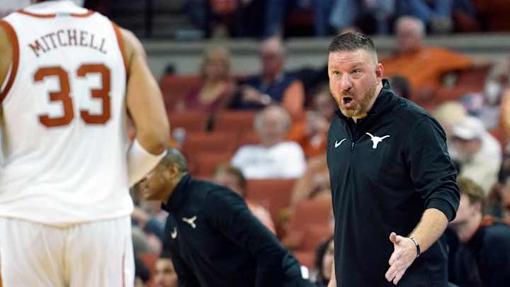 Texas Men, Women Remain Ranked in AP Top 25