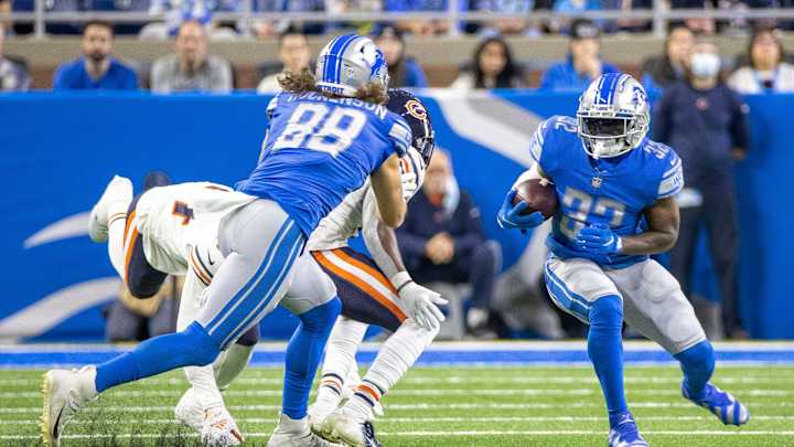 Lions RB D'Andre Swift Exits vs. Bears With Shoulder Injury Lions RB D'Andre Swift Exits vs. Bears With Shoulder Injury