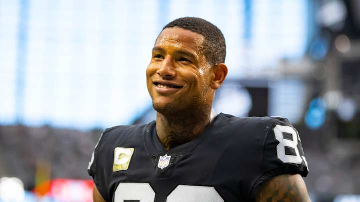 Report: Raiders' Darren Waller Strains IT Band in Knee