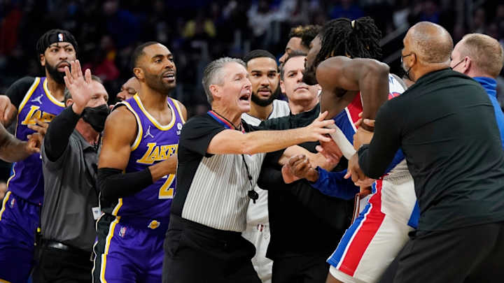 Lakers: LeBron James Responds to Isaiah Stewart's Accusation