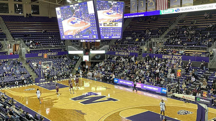 UW Basketball Team Comes Out Flat, Doesn't Win Against Winthrop UW Basketball Team Comes Out Flat, Doesn't Win Against Winthrop