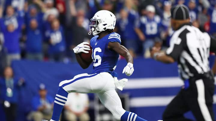 WATCH: Dulin Catches Bomb from Wentz for Touchdown