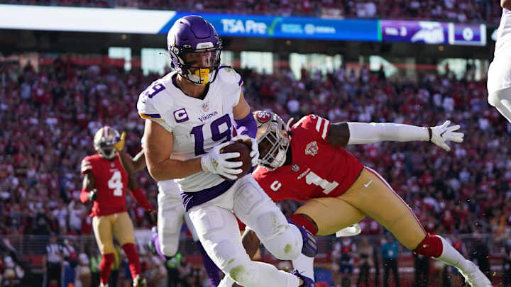 Watch: Adam Thielen Catches Two First-Half Touchdowns Against 49ers
