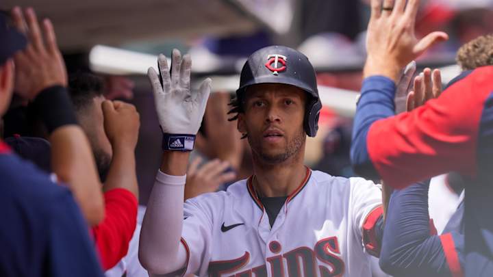 Report: Yankees Showing Interest in Signing Andrelton Simmons